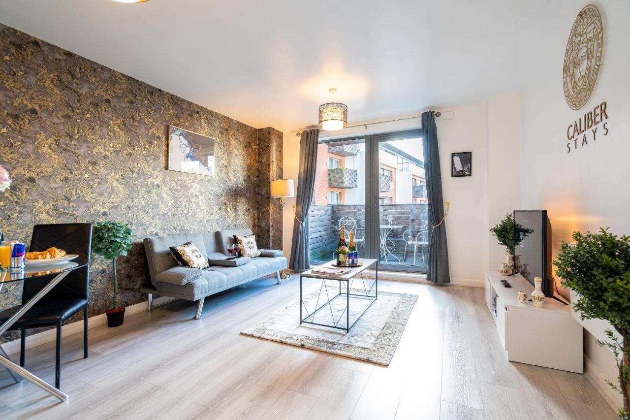 Caliber Stays Birmingham Bliss - Medusa Suite Apartments - Central 2-Bed Retreat - City Attractions, Sleeps 4, Free Netflix, Nearby Parking & Close Proximity - Bullring, Grand Central, The Cube - 5 Minutes Walk Eksteriør bilde