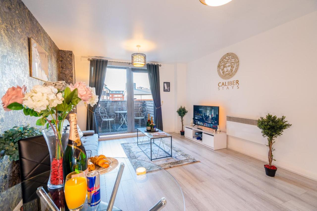 Caliber Stays Birmingham Bliss - Medusa Suite Apartments - Central 2-Bed Retreat - City Attractions, Sleeps 4, Free Netflix, Nearby Parking & Close Proximity - Bullring, Grand Central, The Cube - 5 Minutes Walk Eksteriør bilde