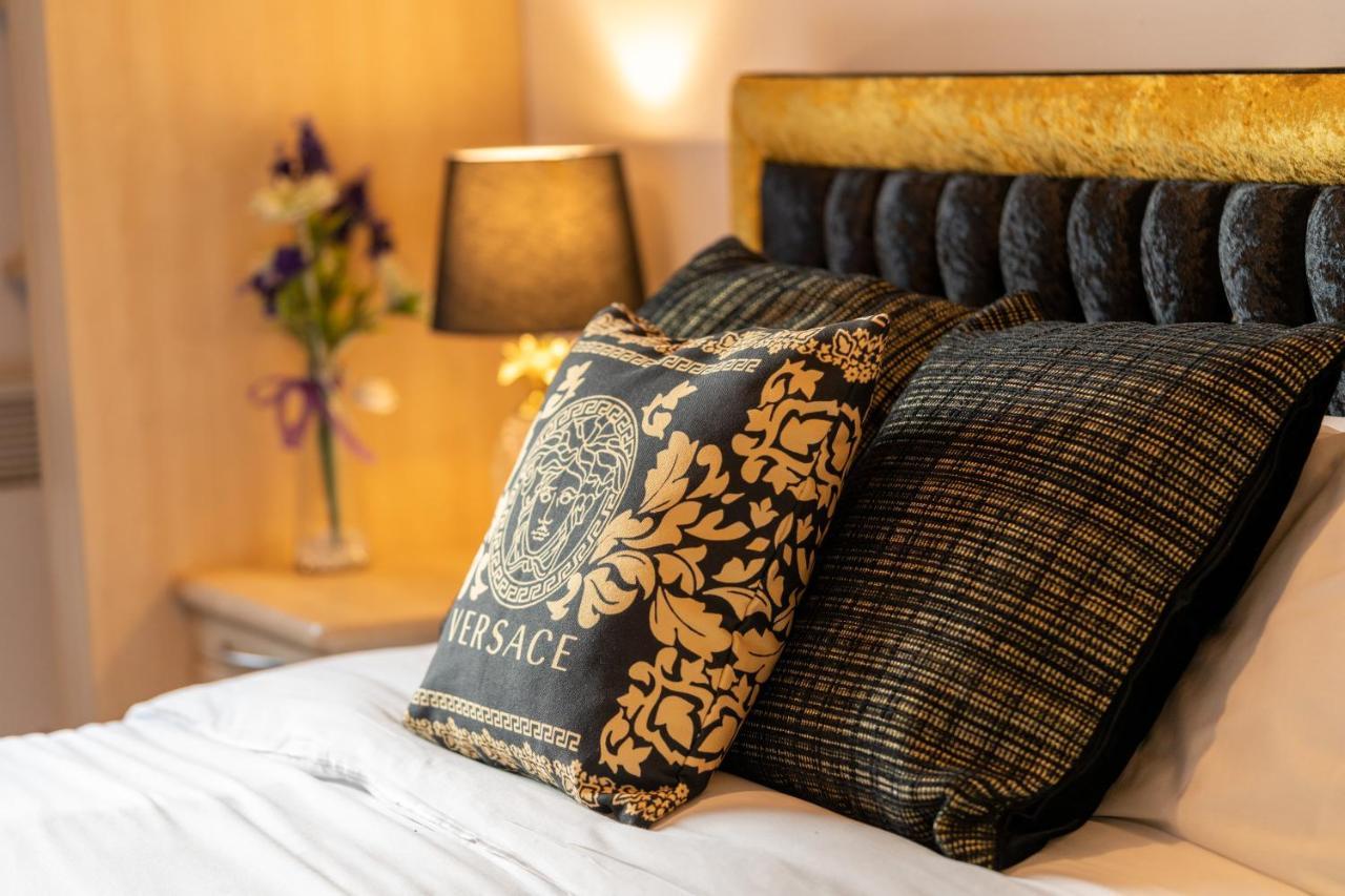 Caliber Stays Birmingham Bliss - Medusa Suite Apartments - Central 2-Bed Retreat - City Attractions, Sleeps 4, Free Netflix, Nearby Parking & Close Proximity - Bullring, Grand Central, The Cube - 5 Minutes Walk Eksteriør bilde