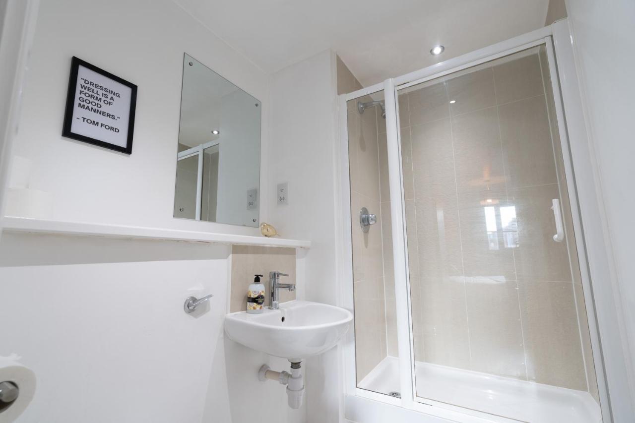 Caliber Stays Birmingham Bliss - Medusa Suite Apartments - Central 2-Bed Retreat - City Attractions, Sleeps 4, Free Netflix, Nearby Parking & Close Proximity - Bullring, Grand Central, The Cube - 5 Minutes Walk Eksteriør bilde